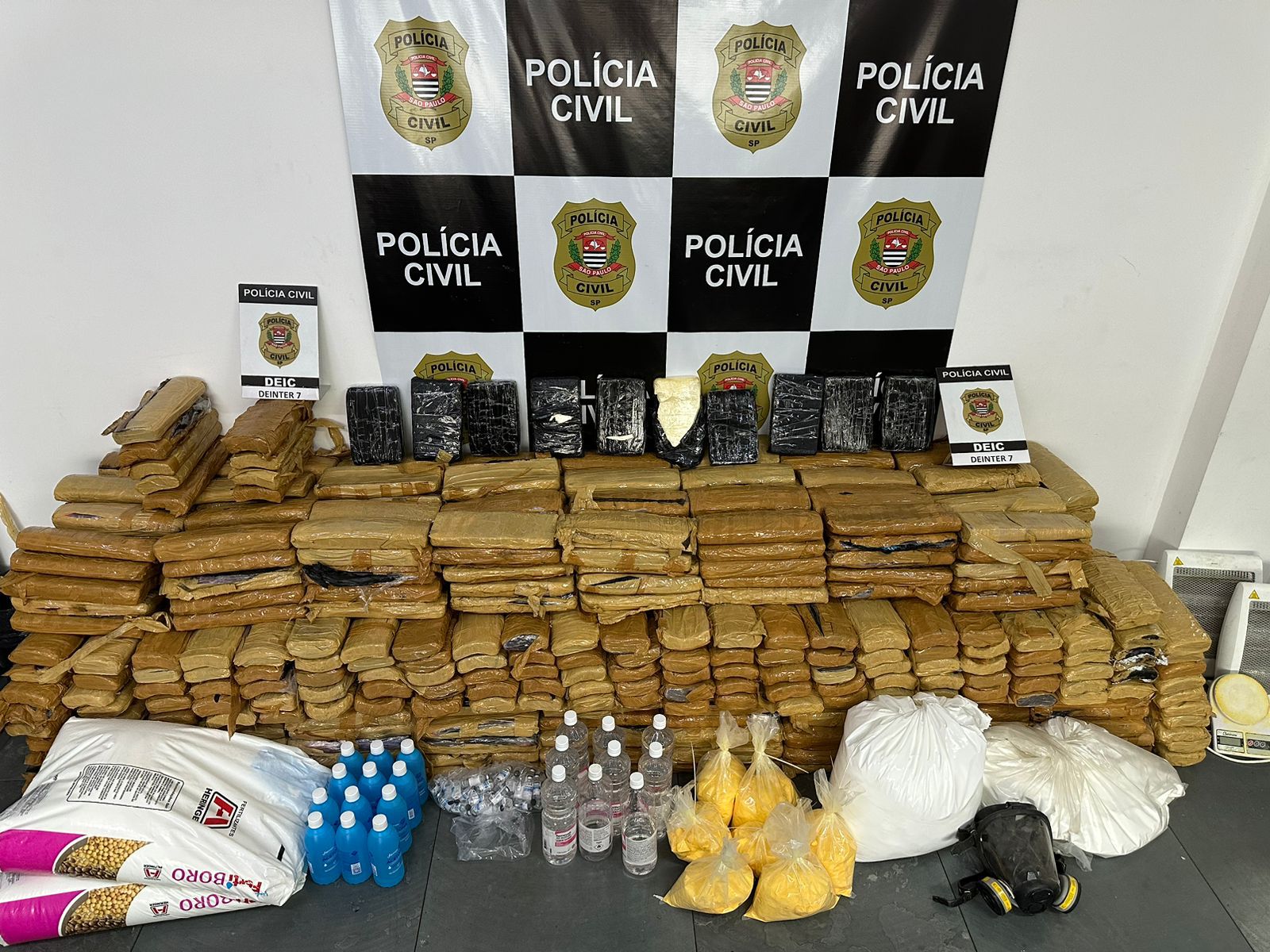 Deic apreende 700 quilos de maconha e prende três suspeitos em Sorocaba