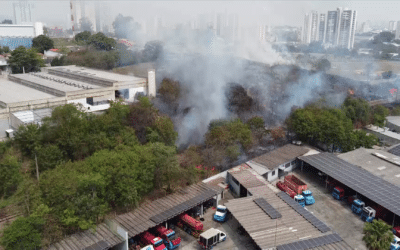 Incêndio atinge área de mata no Jardim Gonçalves, em Sorocaba, e empresas são evacuadas