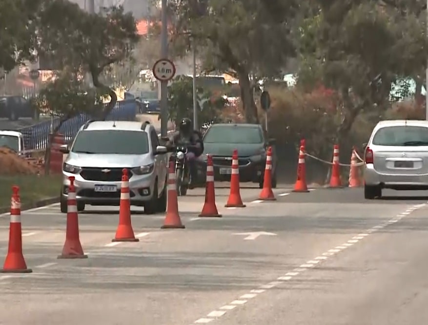 Obra de manutenção na rede de esgoto provoca transtorno no trânsito em Sorocaba