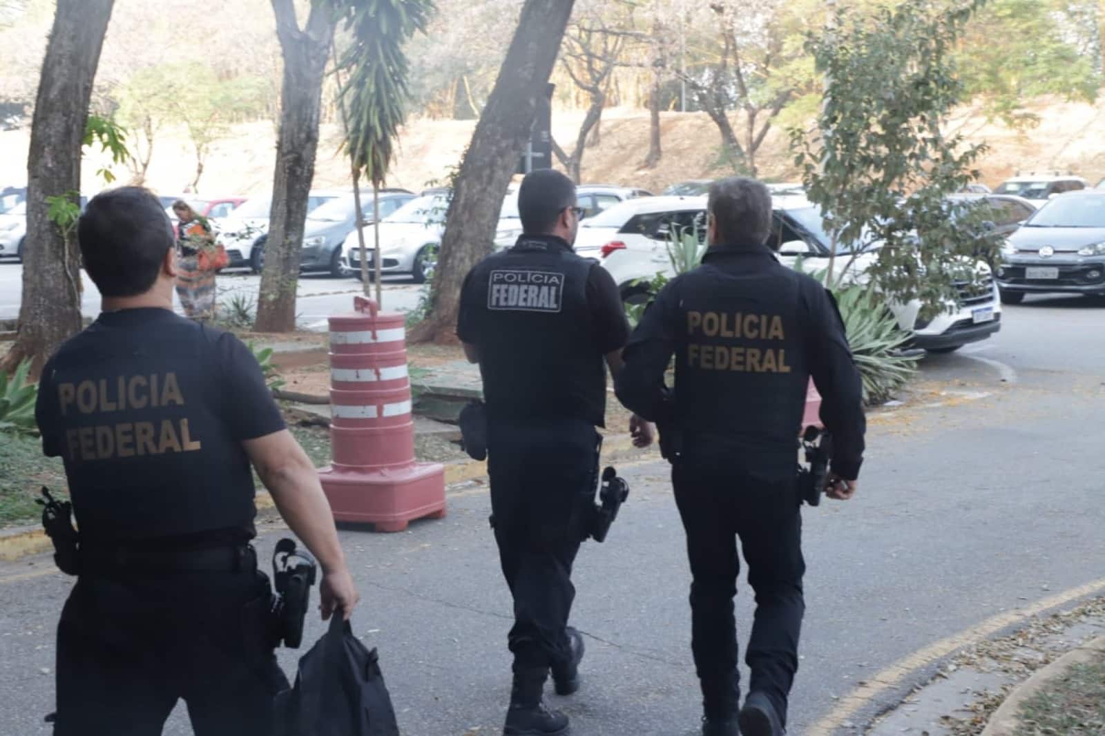 Agentes da Polícia Federal na Prefeitura de Sorocaba.