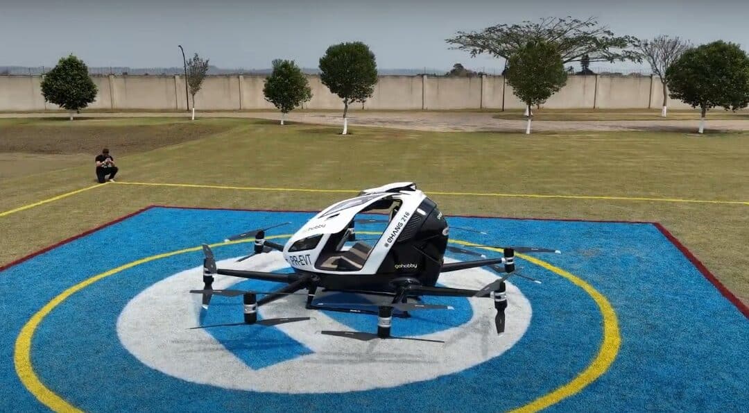 Teste com carro voador elétrico é realizado em Quadra