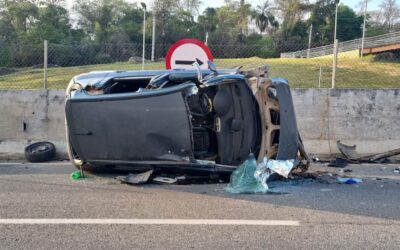 Duas pessoas ficam feridas em acidente na Raposo Tavares