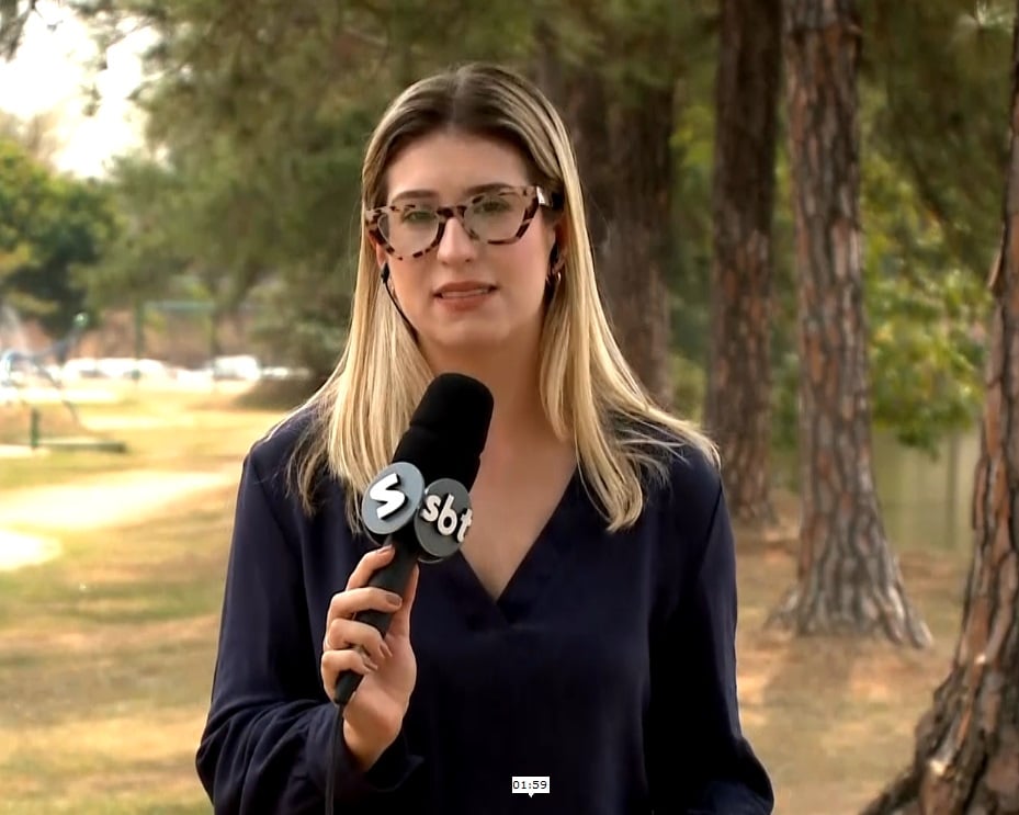 Repórter Nicolle Bonentti falando sobre as vagas de estágio.