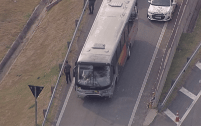 Acidente entre dois ônibus na Rod. Anhanguera e deixa 13 feridos