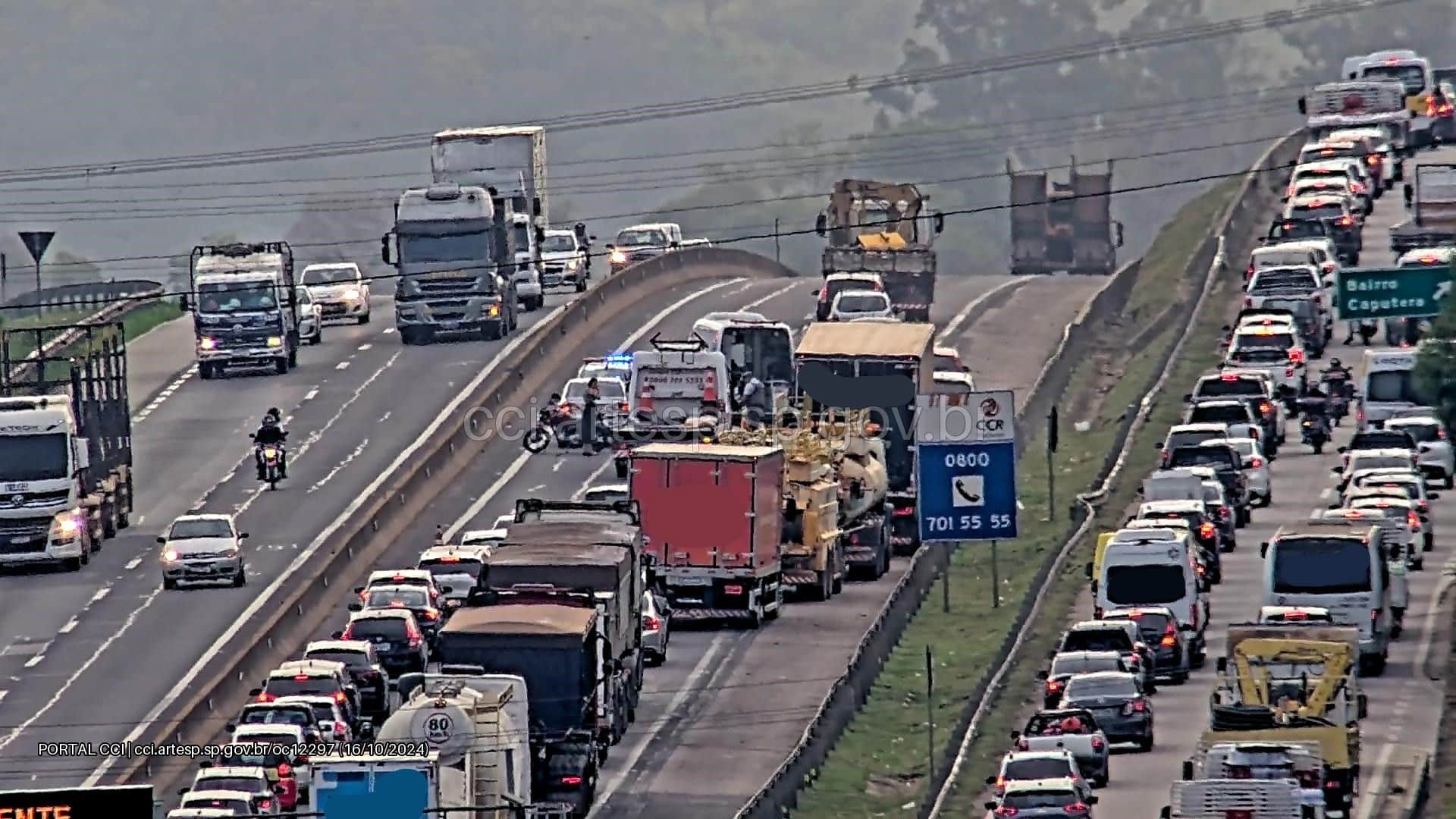 Acidente na Rodovia Raposo Tavares causa lentidão e deixa motociclista ferido