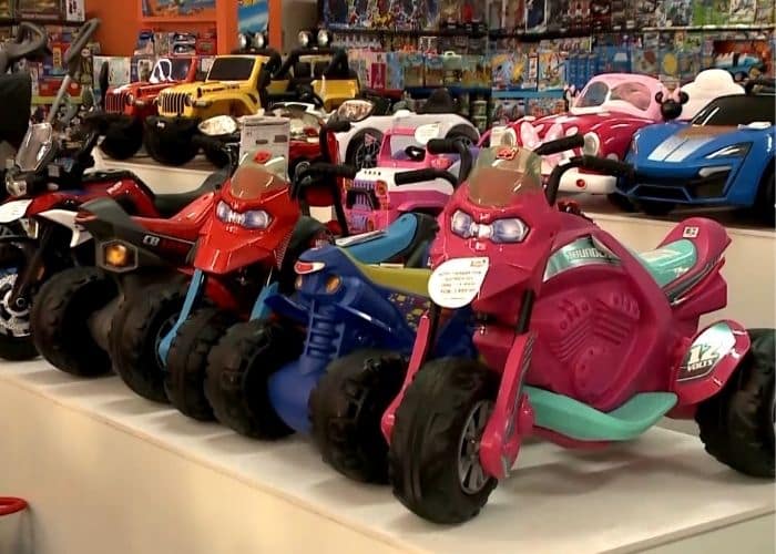 Brinquedos expostos em loja para o Dia das Crianças.