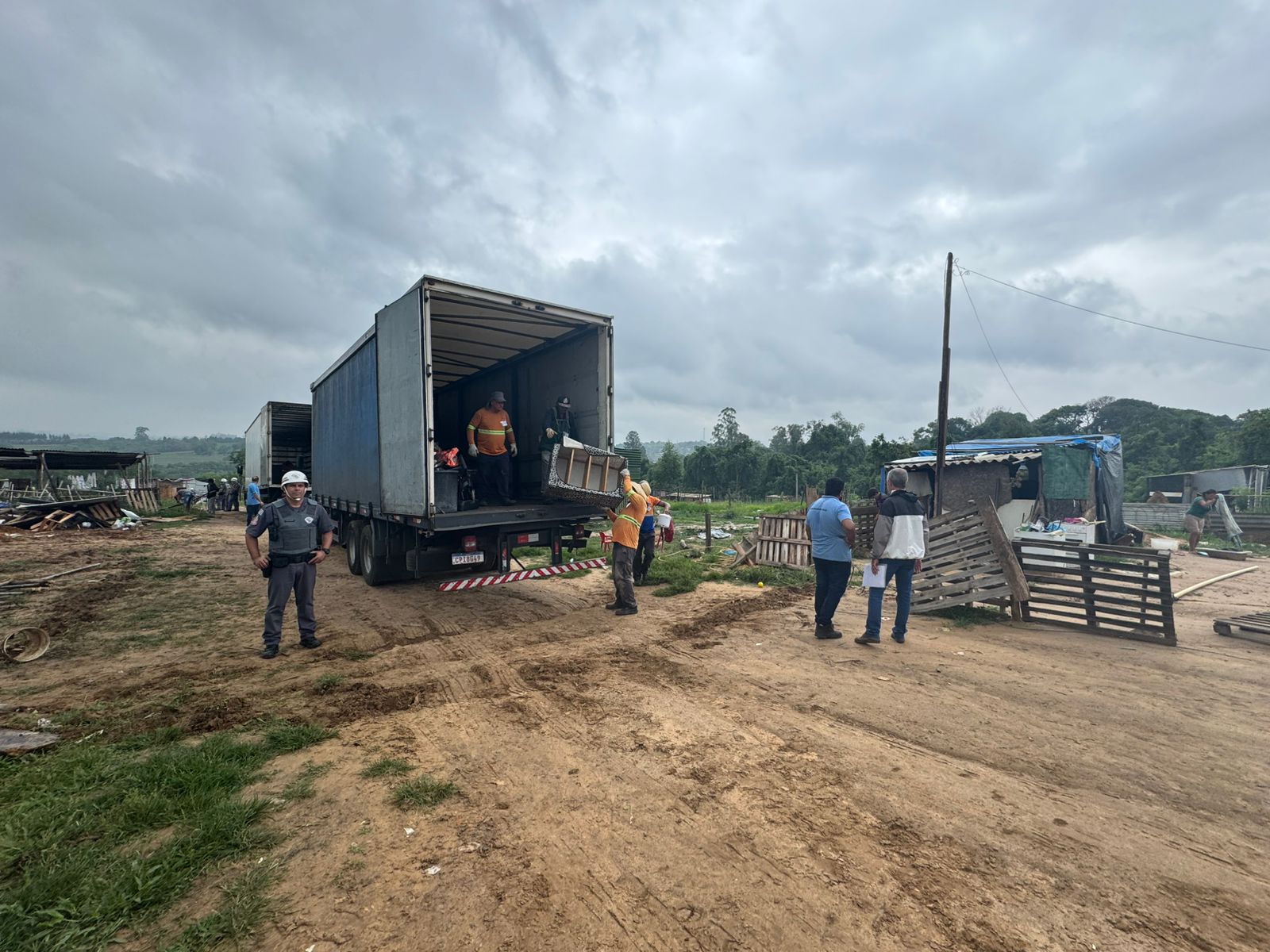 Polícia Militar realiza reintegração de posse em área rural de Iperó