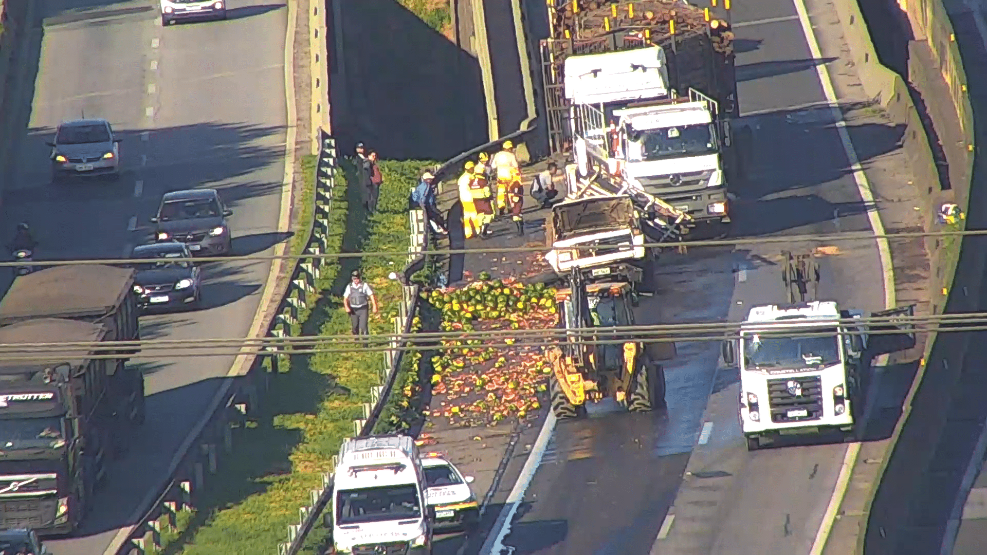 Acidente com interdição total na Raposo Tavares em Sorocaba