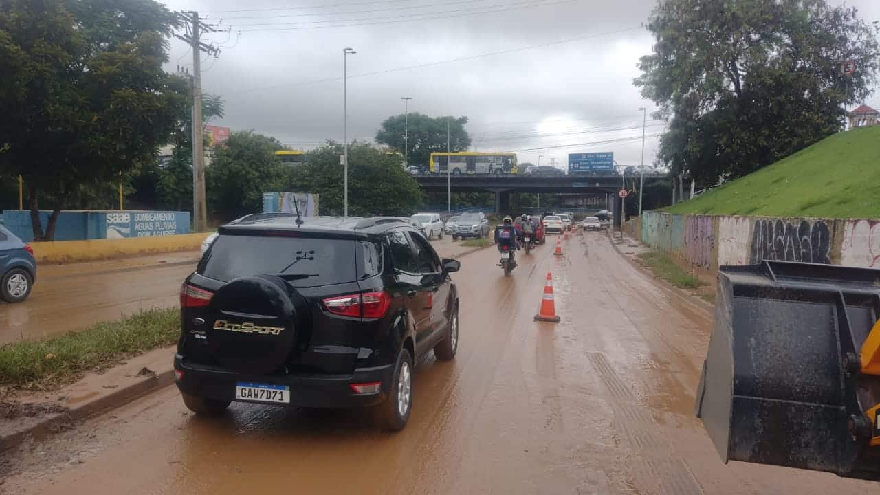 Chuvas causam alagamentos e interdições em Sorocaba