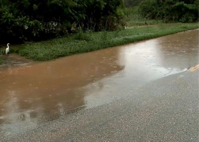 Chuva provoca alagamentos de ruas em Sorocaba