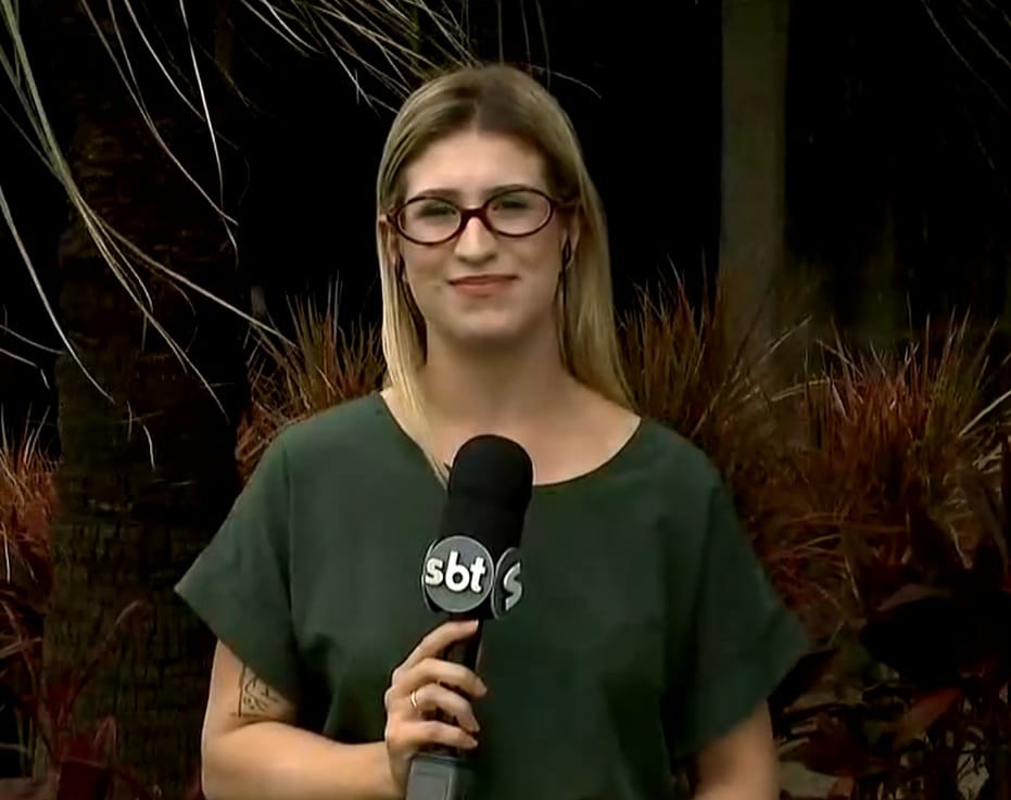 Repórter Nicole Bonentti falando sobre o caso da mulher.