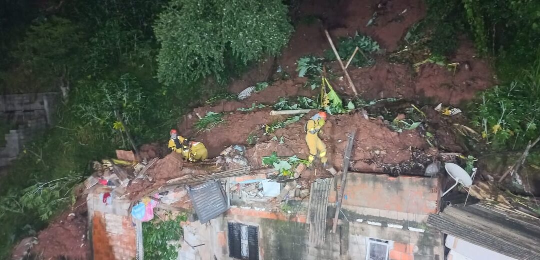 Três pessoas morrem após deslizamento de terra em Várzea Paulista