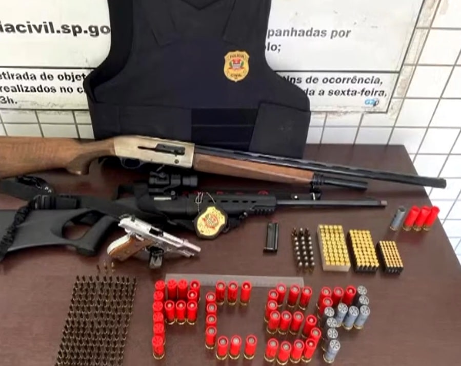 Armas usadas no crime.