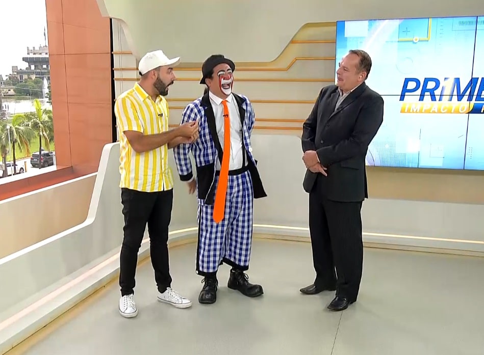 Palhaço Tubinho no estúdio com Eduardo Barazal e Nicolas.