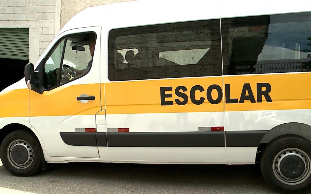 Vans escolares passam por vistoria em Votorantim