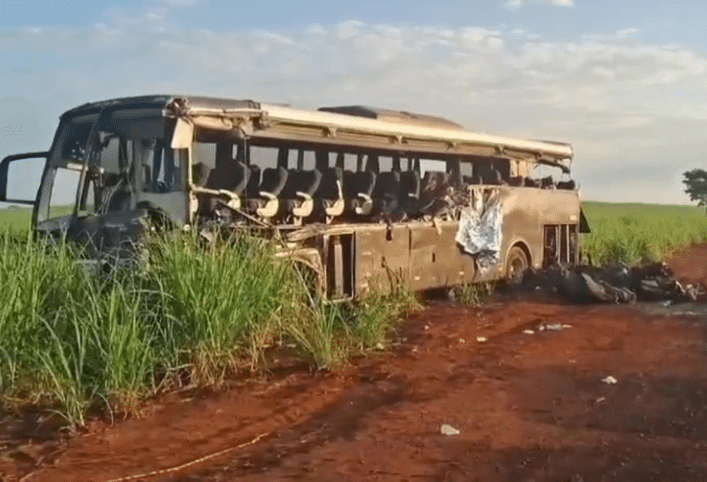 12 estudantes morrem em acidente no interior de SP