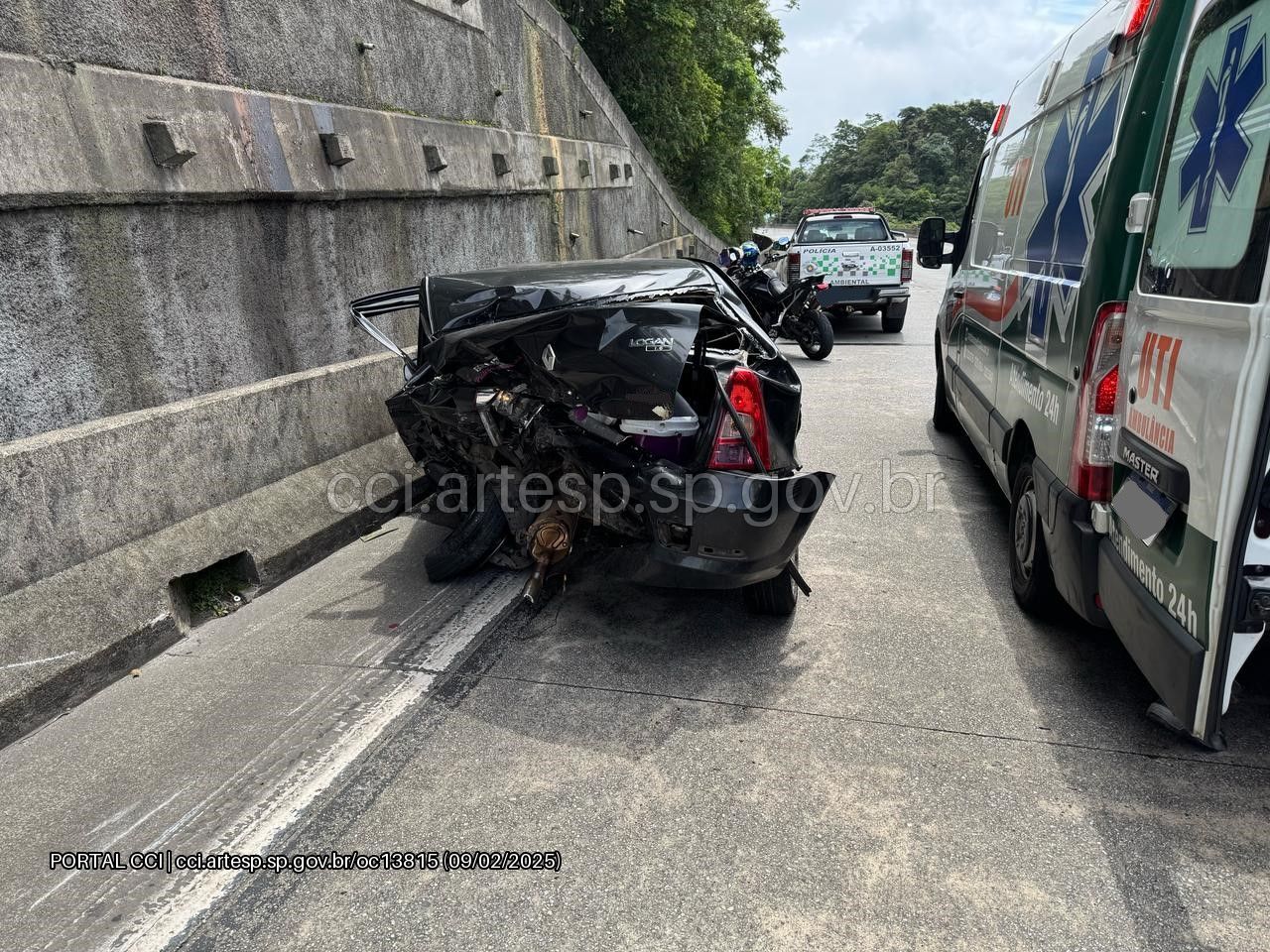 Imagem do carro após o acidente.