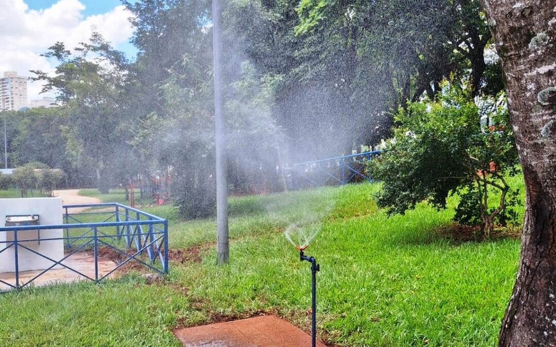 Torneiras borrifadoras de água são instaladas para enfrentar calor em Sorocaba