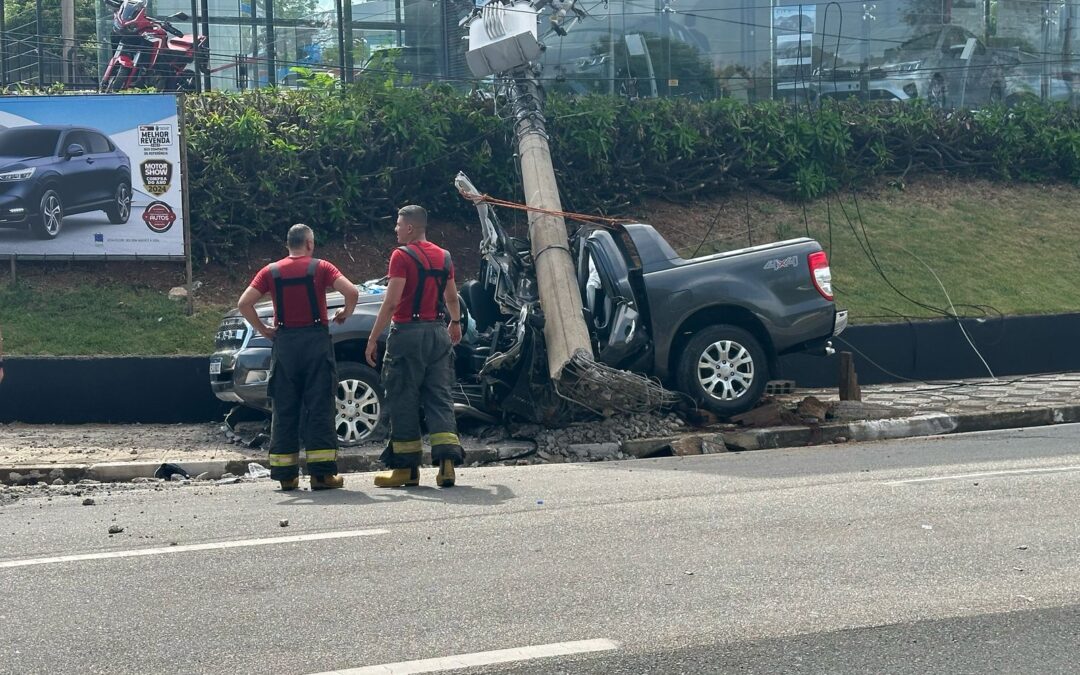 Homem morre após colisão em poste em Sorocaba