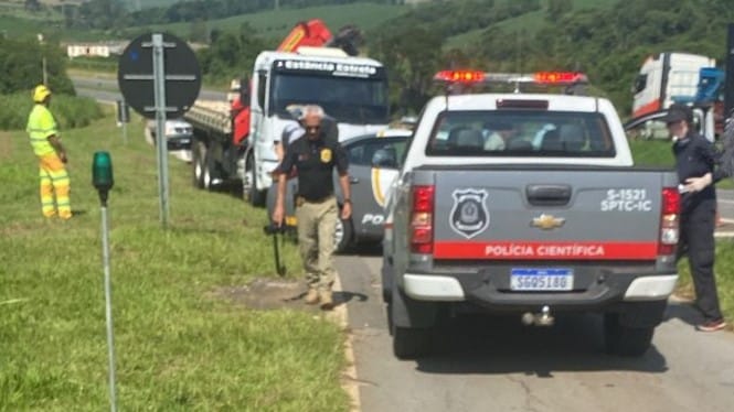 Mulher morre atropelada por caminhão na Rodovia Francisco da Silva Pontes, em Itapetininga