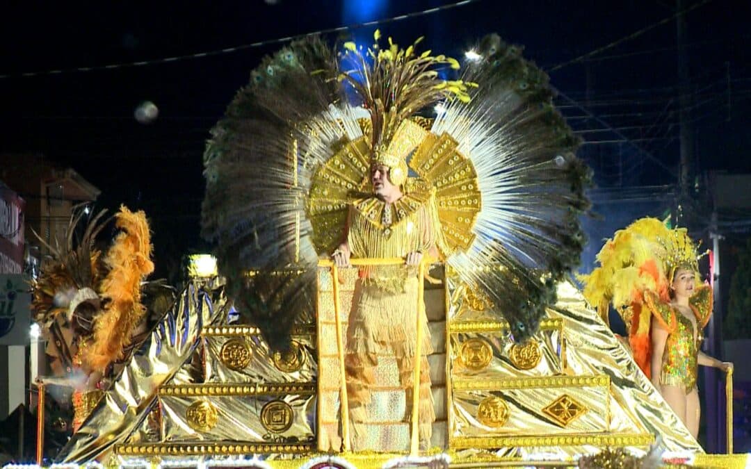 Desfile da Unidos da Vila atrai grande público no Carnaval de Porangaba